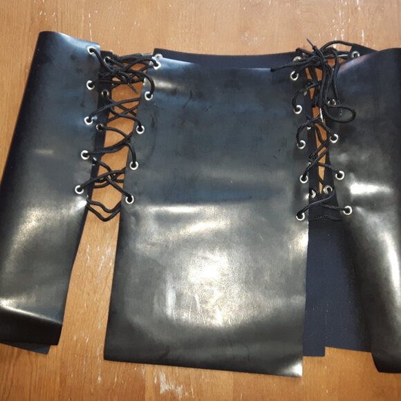 Vintage Y2K goth PVC skirt - Picture 3 of 3